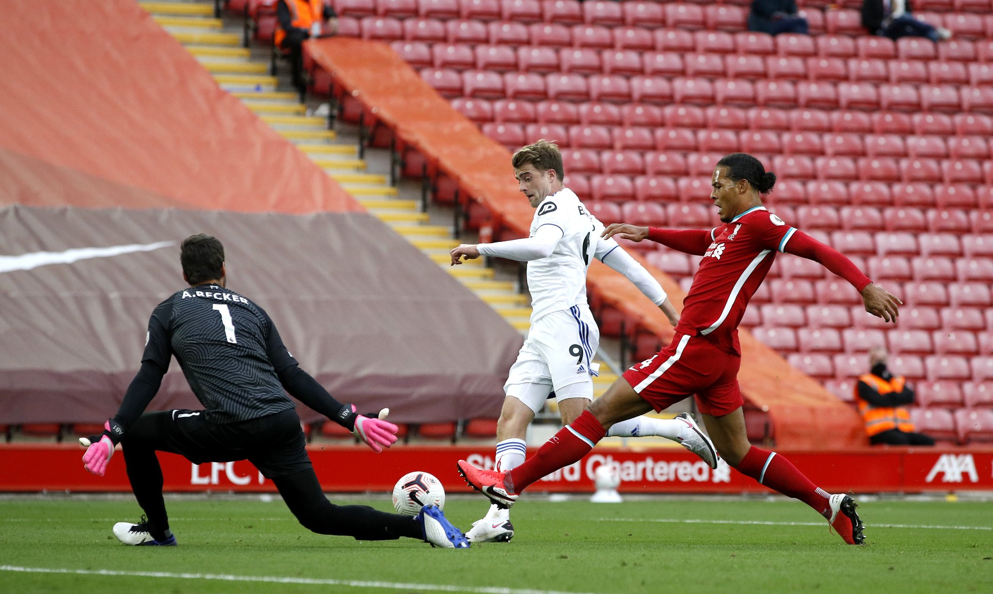 布助攻托纳 布助攻托纳